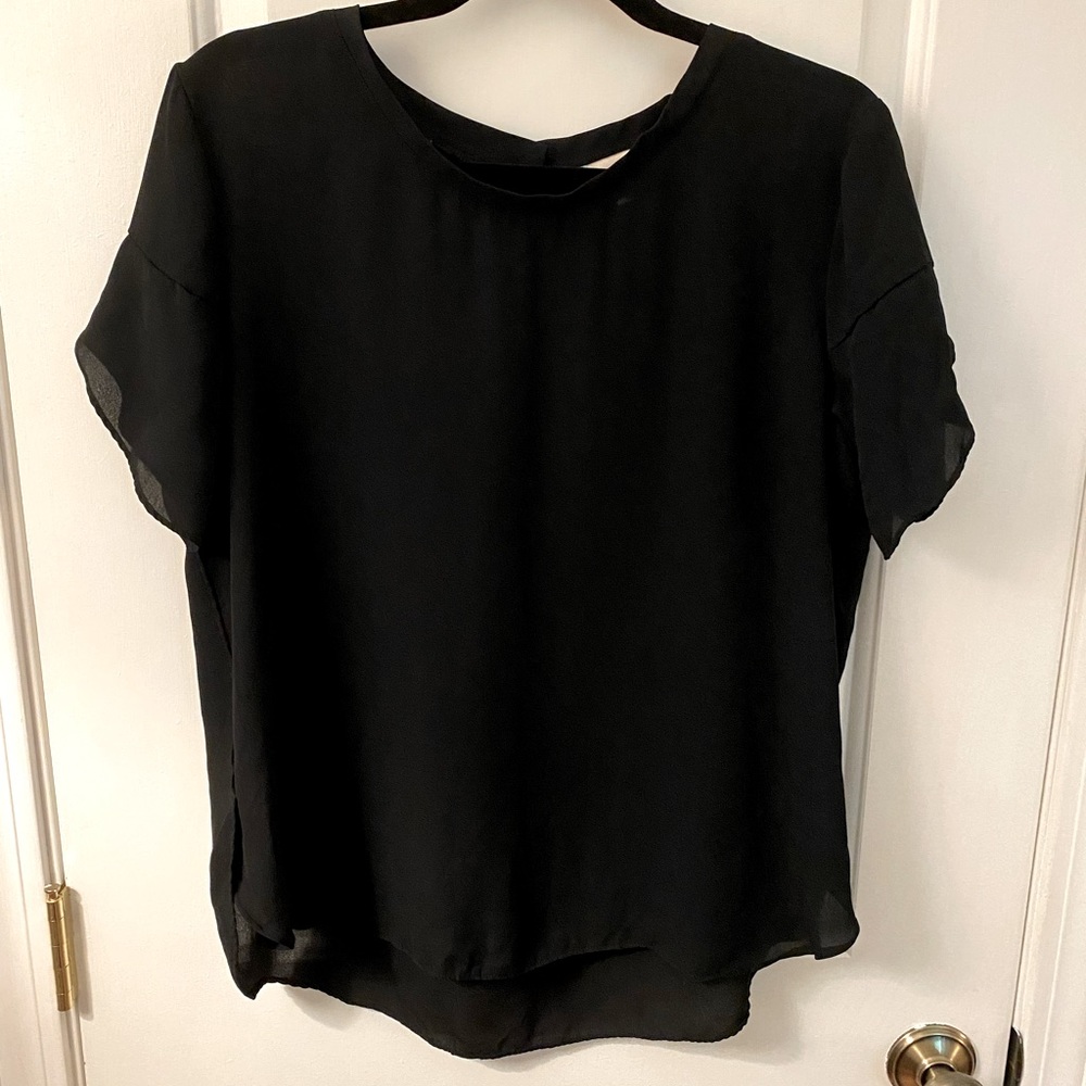 💝3/$10💝 Loft Large Black Flowy Top Flutter Sleeves
